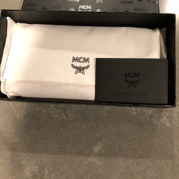 [Sold] Brand New MCM Beige Flap Wallet - Picture 6 of 6